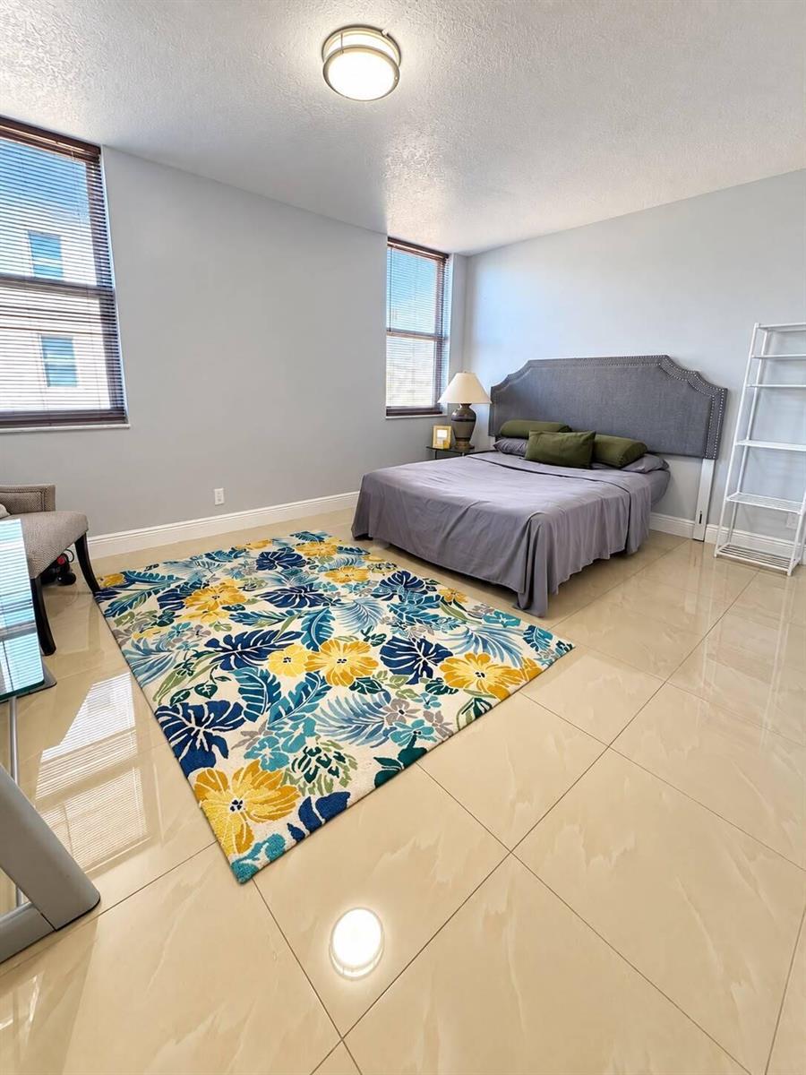 427 GOLDEN ISLES Drive # 10D, Hallandale Beach FL 33009 photo 4