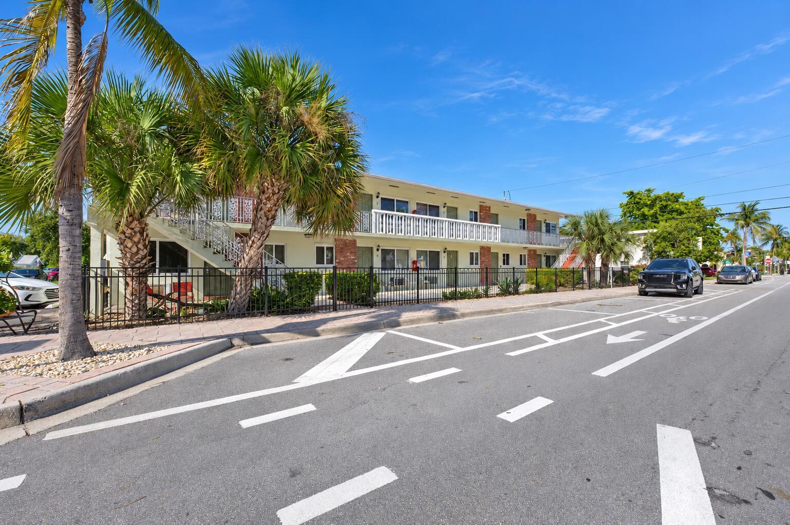 220 Lucerne Avenue # 3, FL 33460 photo 3
