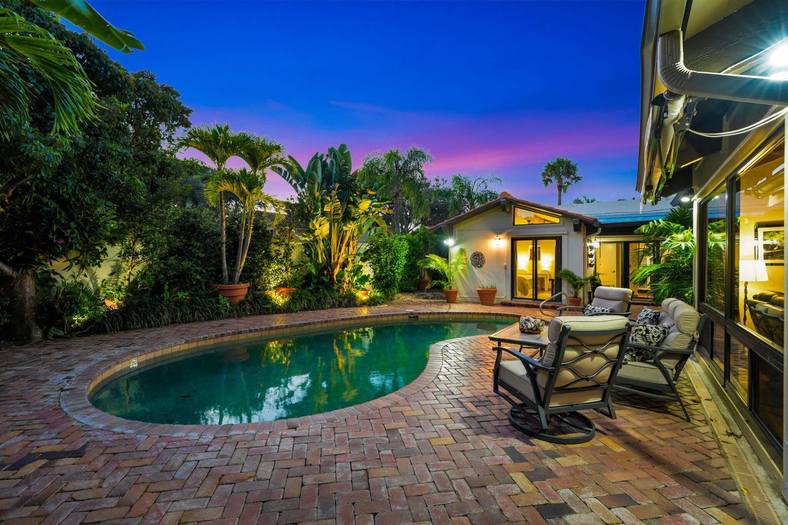 105 SANDPIPER Circle W, Jupiter FL 33477 photo 4
