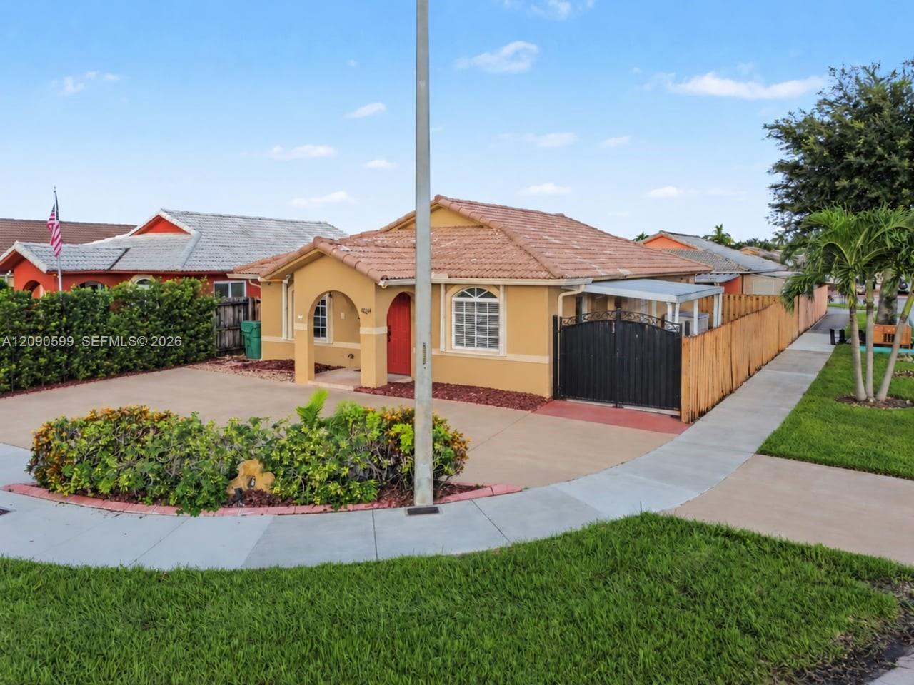 12711 NW 99th Pl, Hialeah Gardens FL 33018 photo 2