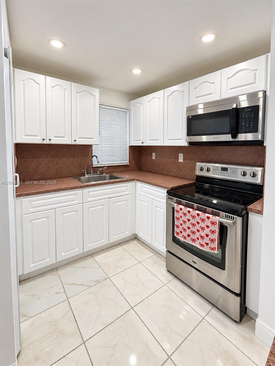 816 NW 87th Ave # 203, Miami FL 33172 photo 3
