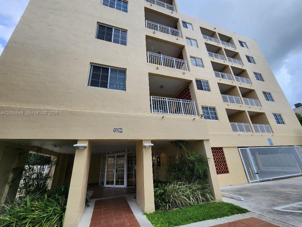 601 SW 37th Ave # 202, Miami FL 33135 photo 2