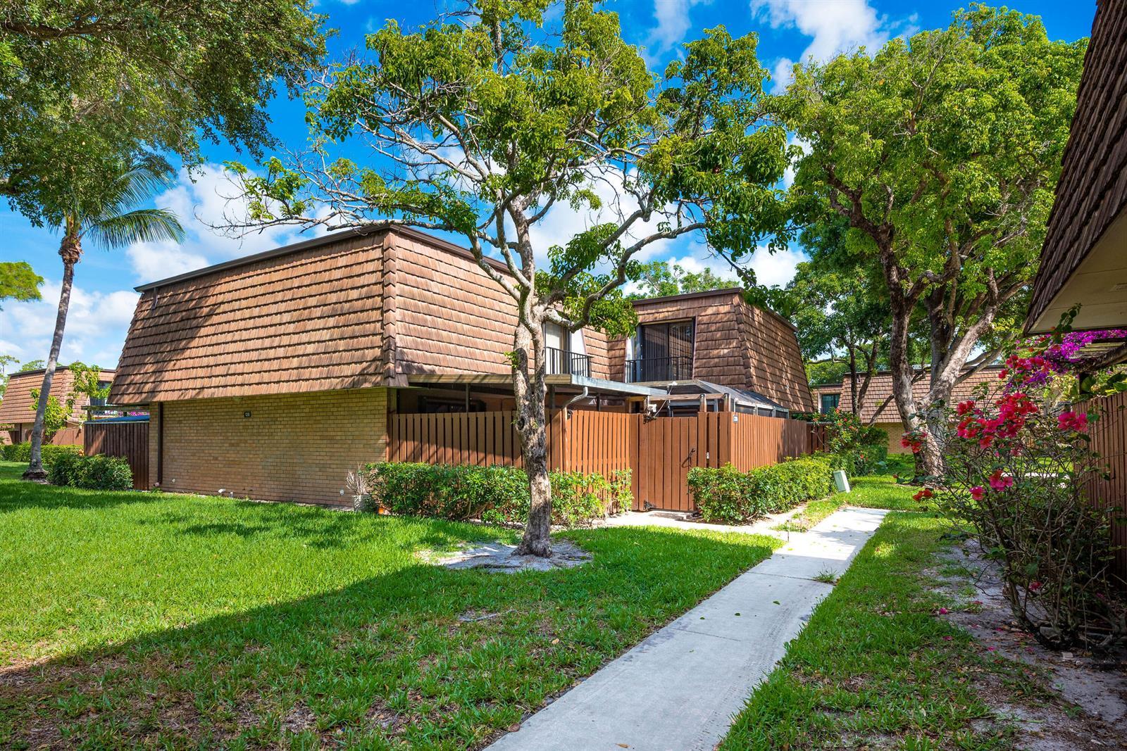 2205 22nd Lane, FL 33463 photo 4
