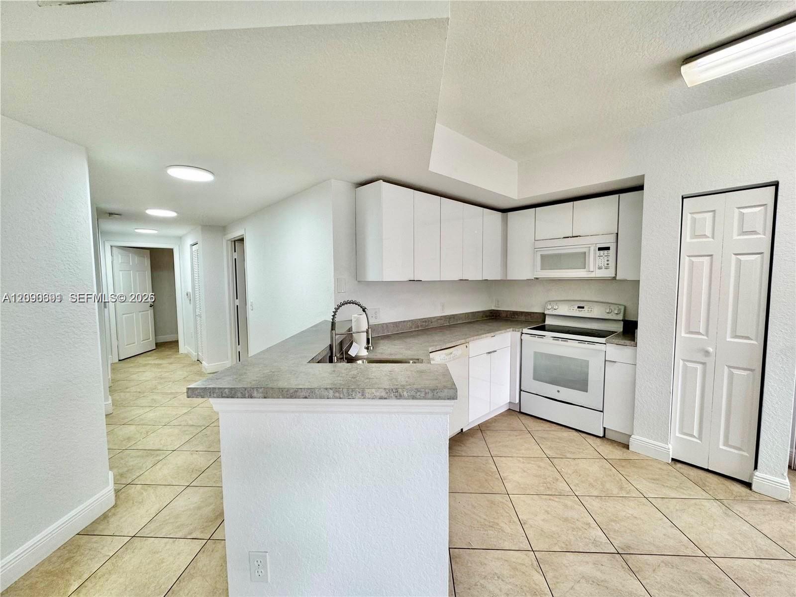 507 Belmont Ln # 507, North Lauderdale FL 33068 photo 2