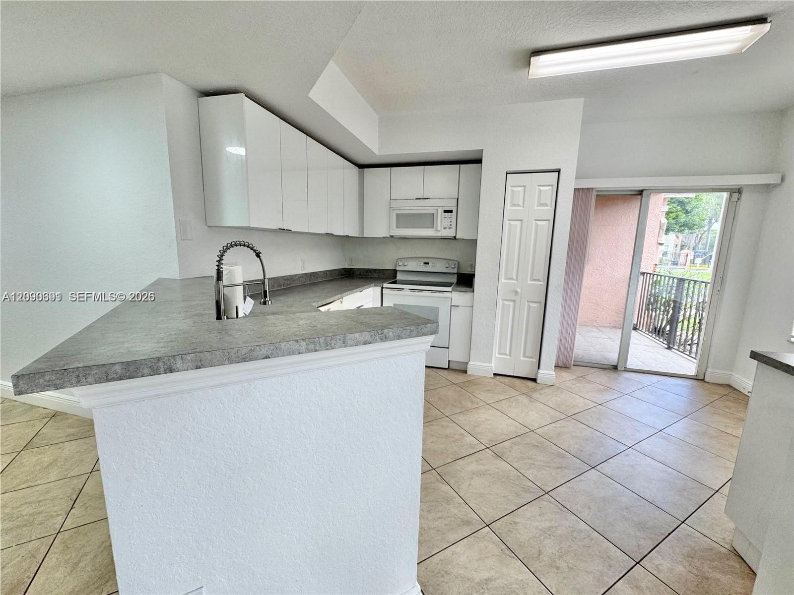507 Belmont Ln # 507, North Lauderdale FL 33068 photo 4