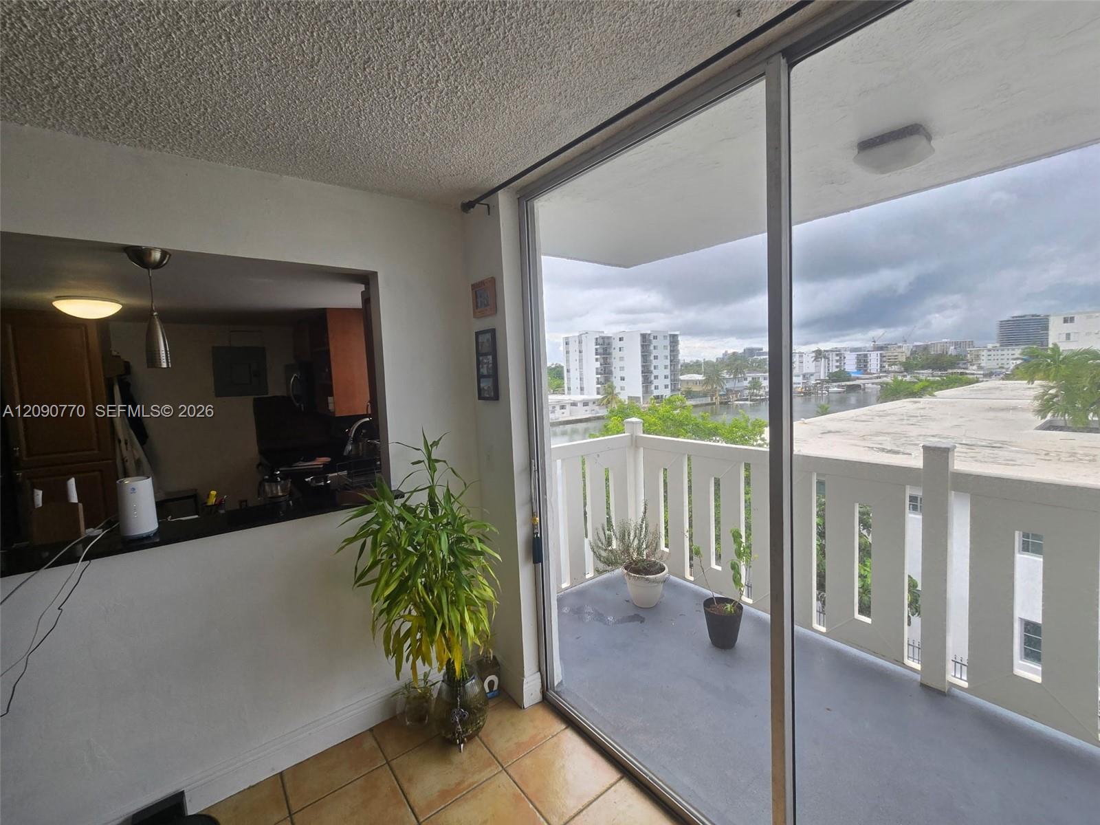 Miami Beach, FL 33141 photo 2