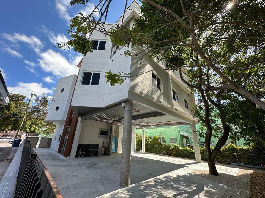 320 SW 13th Ave # 302, Miami FL 33135 photo 3