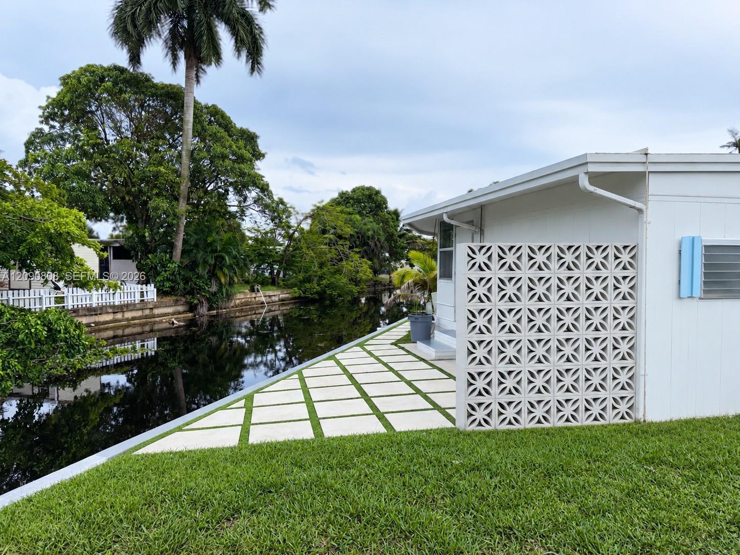 1666 SW 85th Ave, Davie FL 33324 photo 2