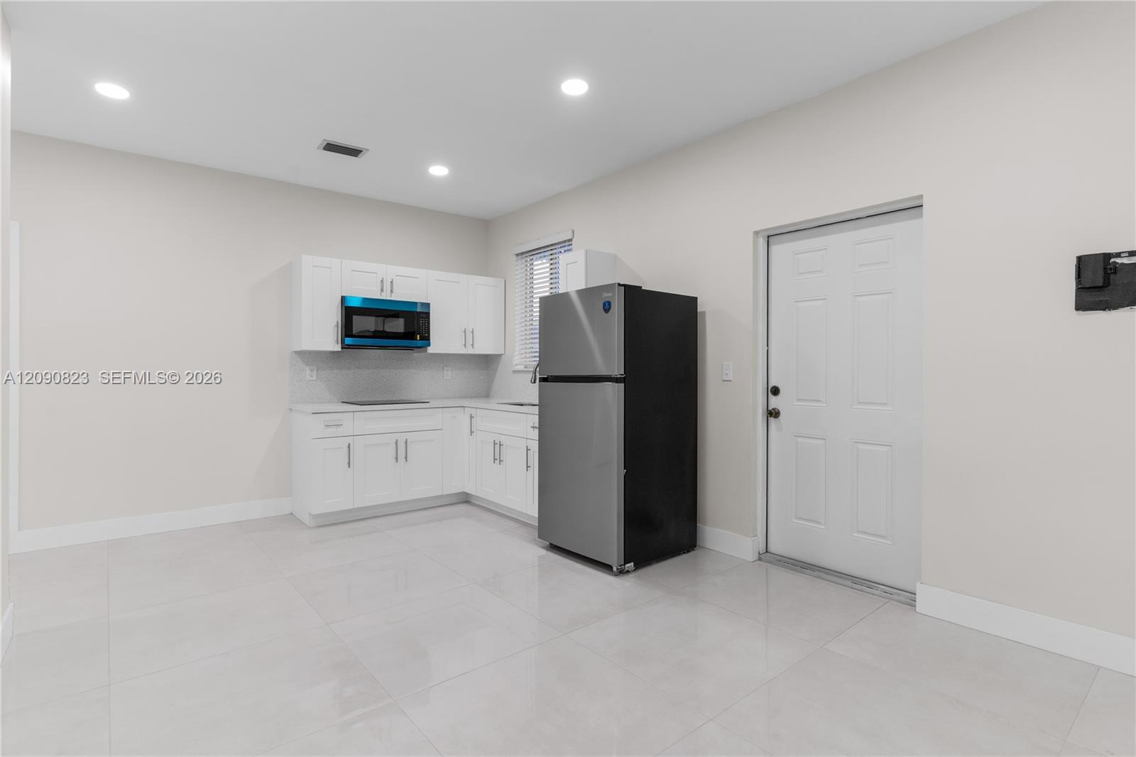 559 NW 2nd St # B, Florida City FL 33034 photo 5