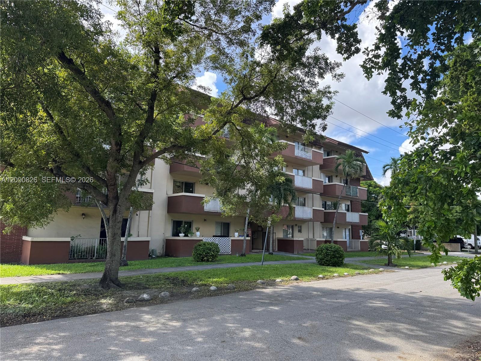 680 Miller Dr # W301, Miami Springs FL 33166