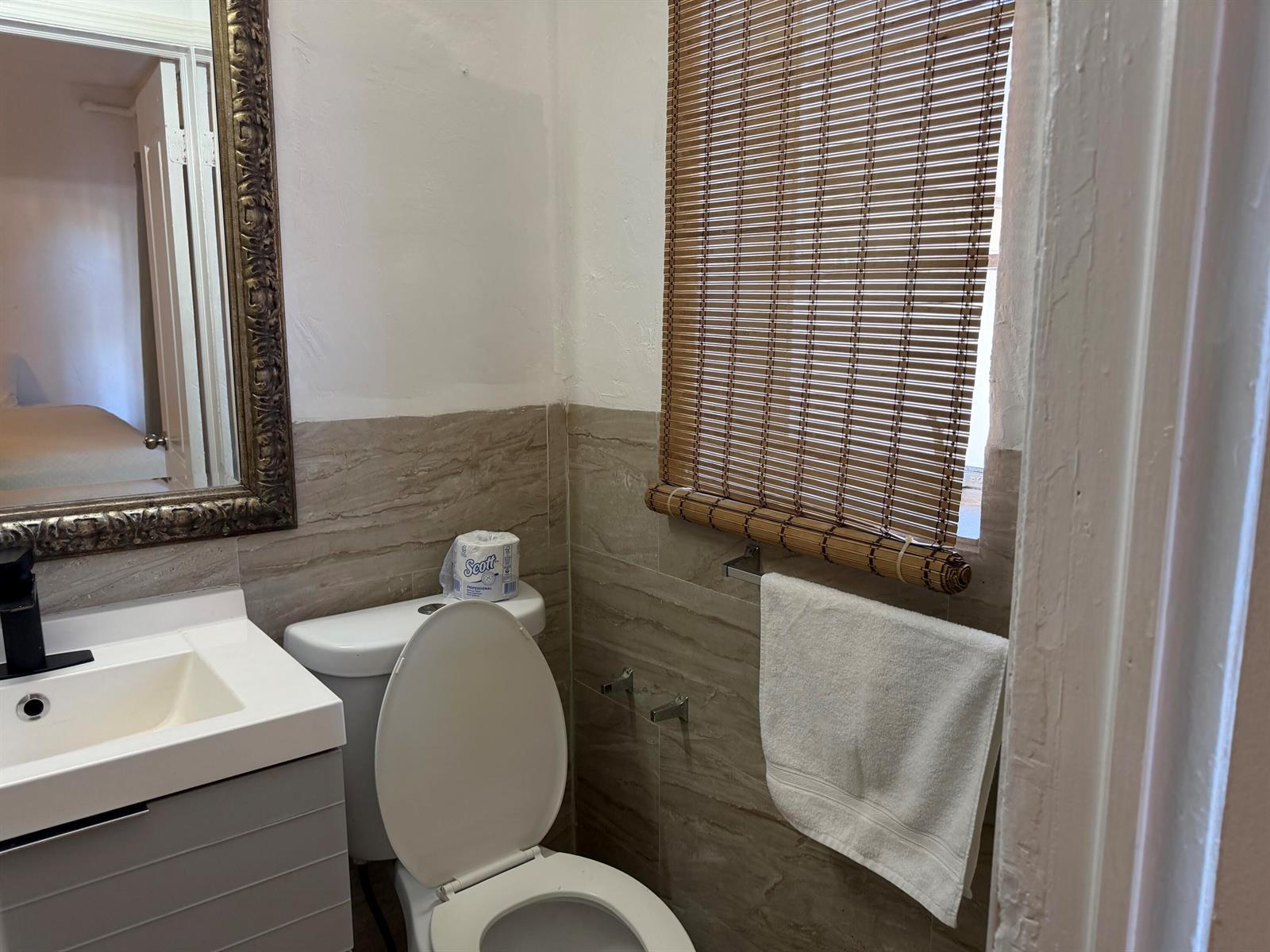 380 S FEDERAL Highway # 11, Dania Beach FL 33004 photo 2