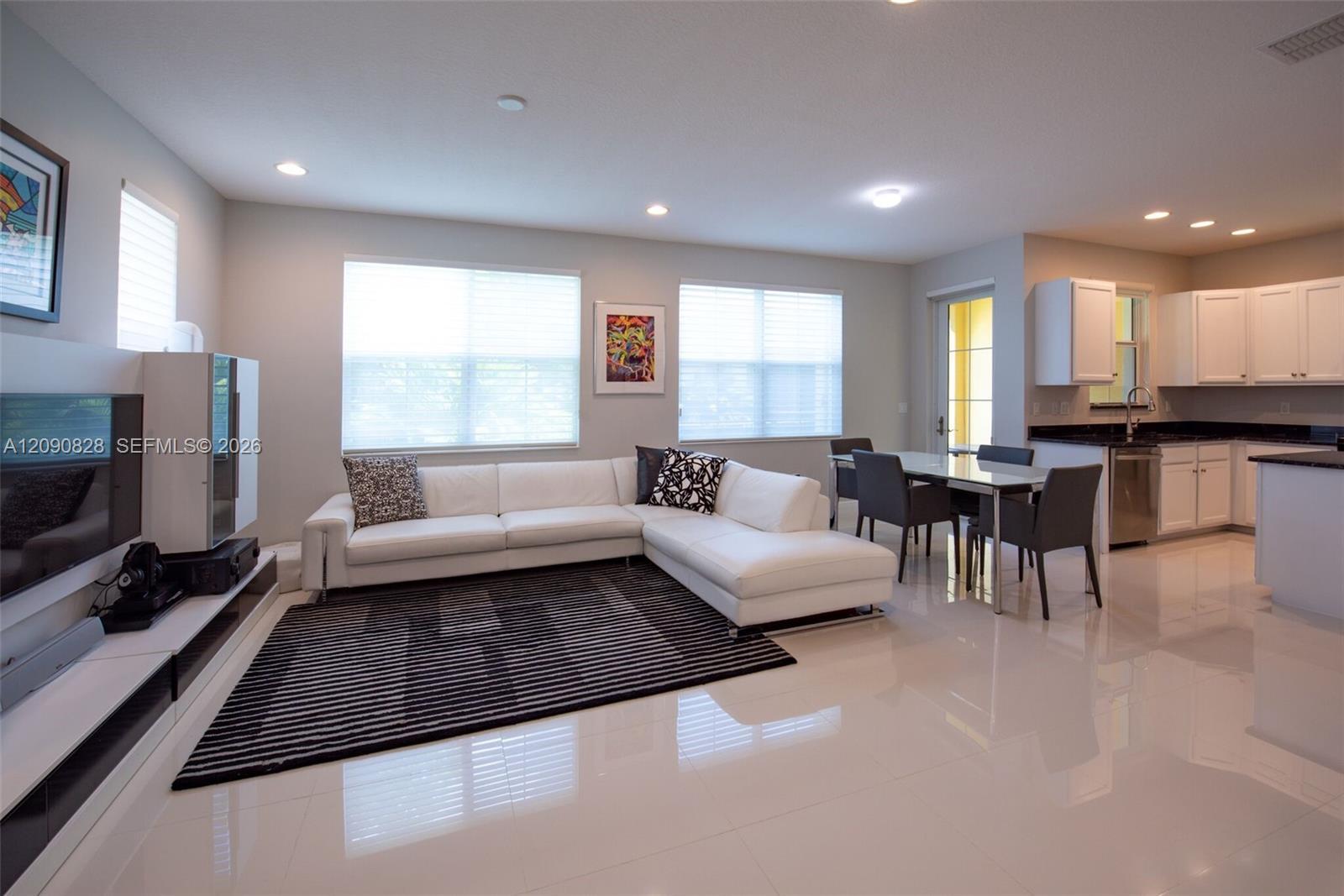 12410 NW 33rd St, Sunrise FL 33323 photo 4