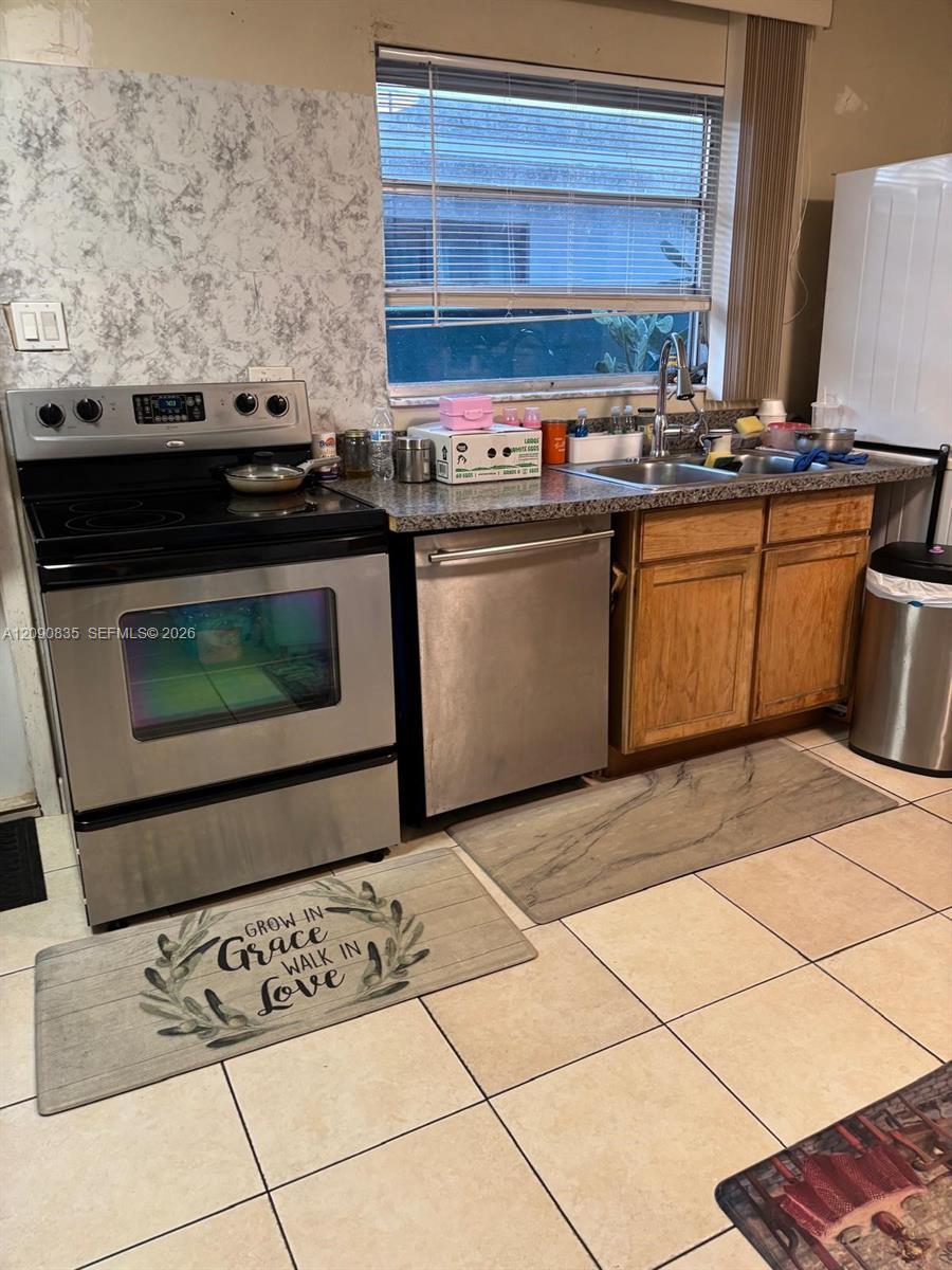 4610 SW 43rd Ter, Dania Beach FL 33314 photo 4