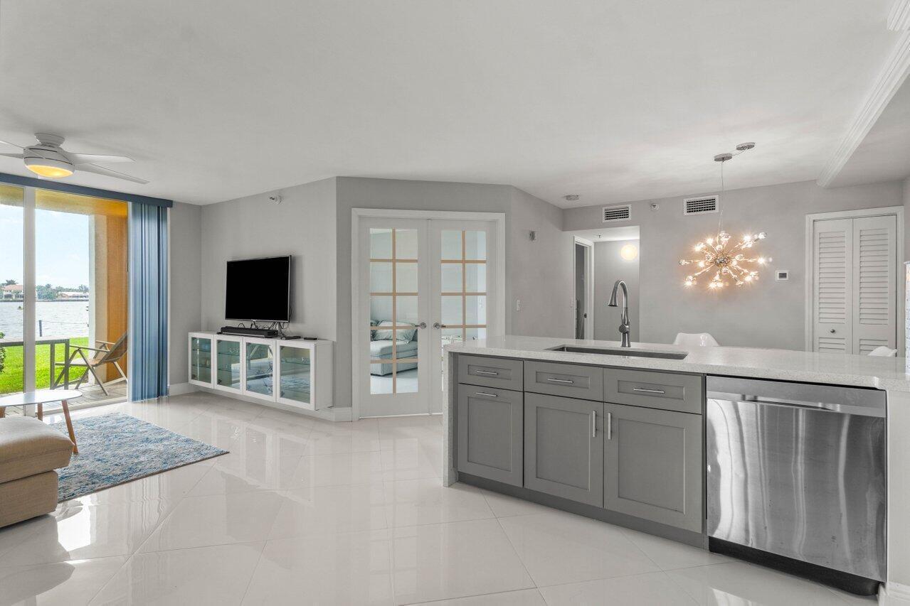180 YACHT CLUB Way # 102, Hypoluxo FL 33462 photo 4