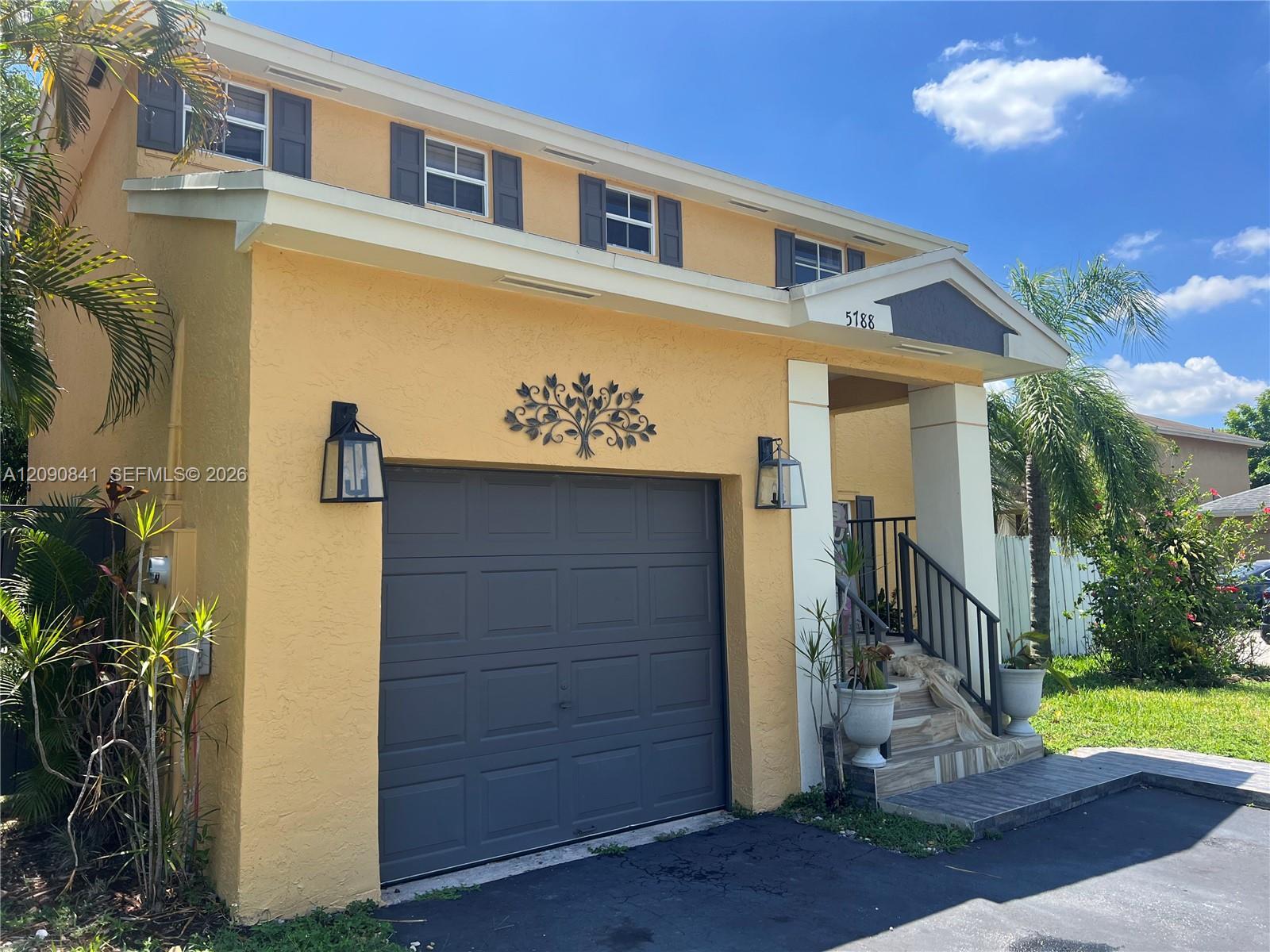 5788 Woodland Point Dr, Tamarac FL 33319 photo 2