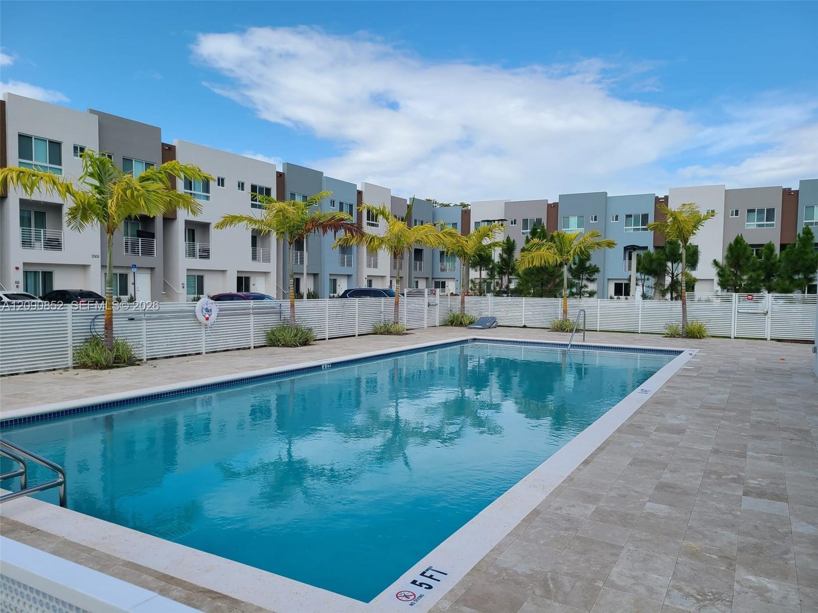 2555 NE 193 St # 2114, Miami FL 33180 photo 3