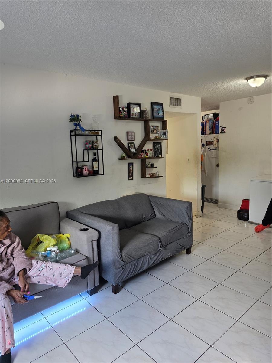2565 W 56th St # 206, Hialeah FL 33016 photo 2