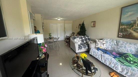 8850 Fontainebleau Blvd # 203, Miami FL 33172 photo 2
