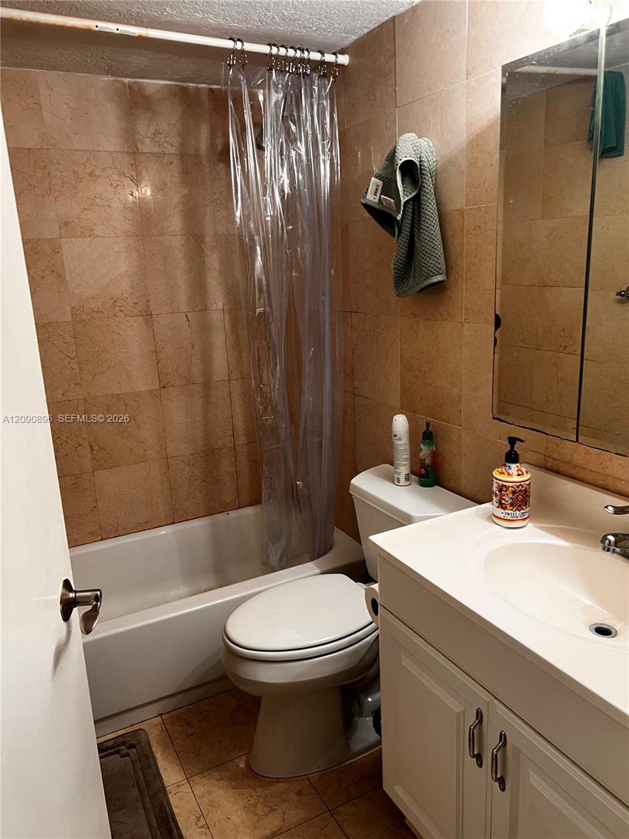 210 SW 11th St # 406, Miami FL 33130 photo 3