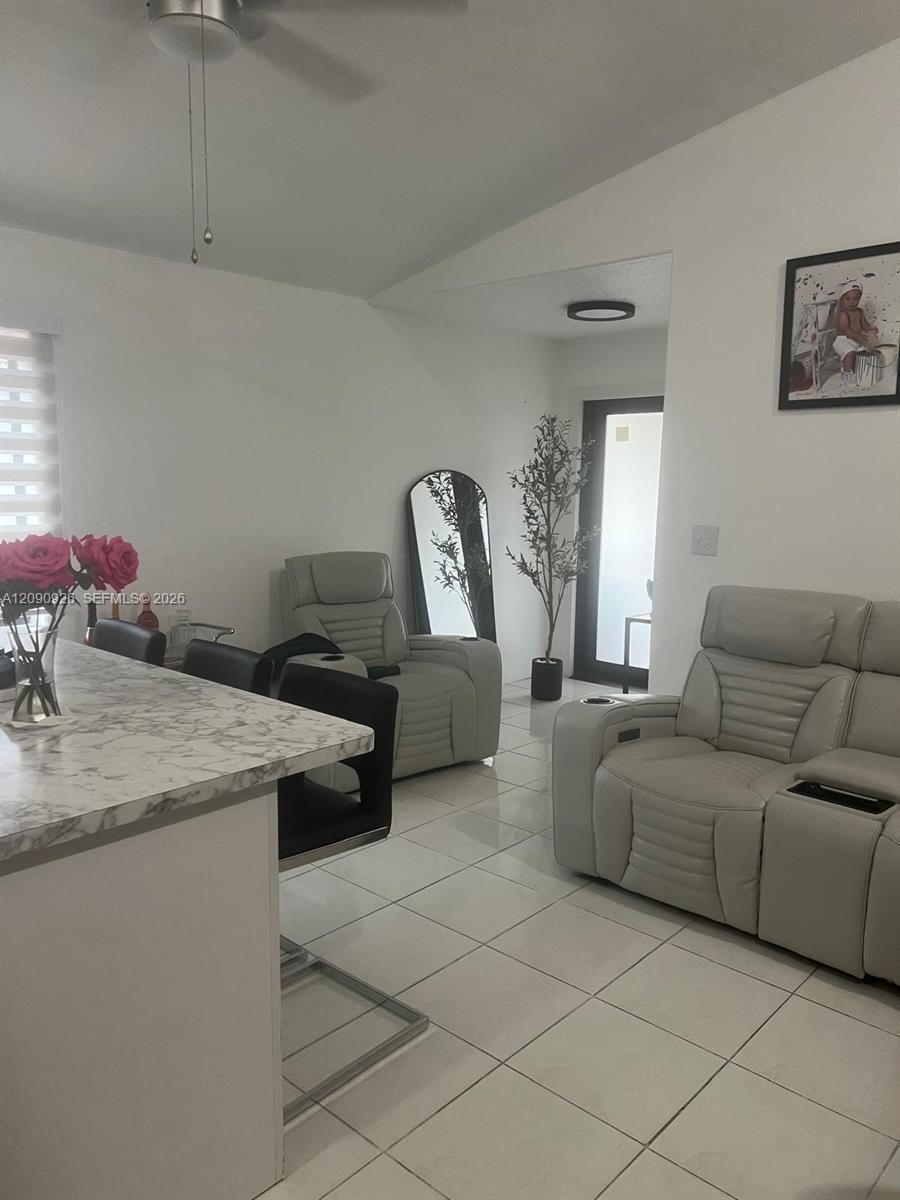 10071 NW 127 terrace, Hialeah Gardens FL 33018 photo 2