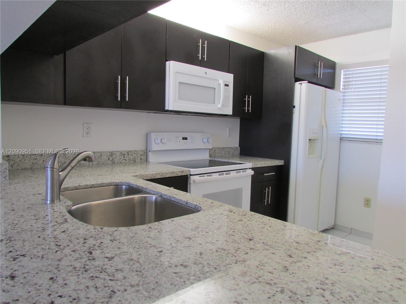 10315 NW 9th St Cir # 14, Miami FL 33172 photo 5