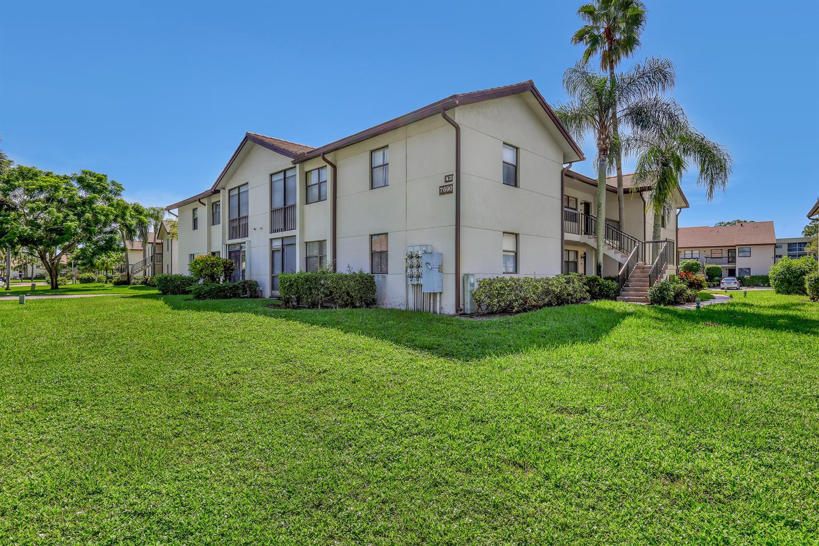 7690 Tahiti Lane # 202, Lake Worth FL 33467 photo 3
