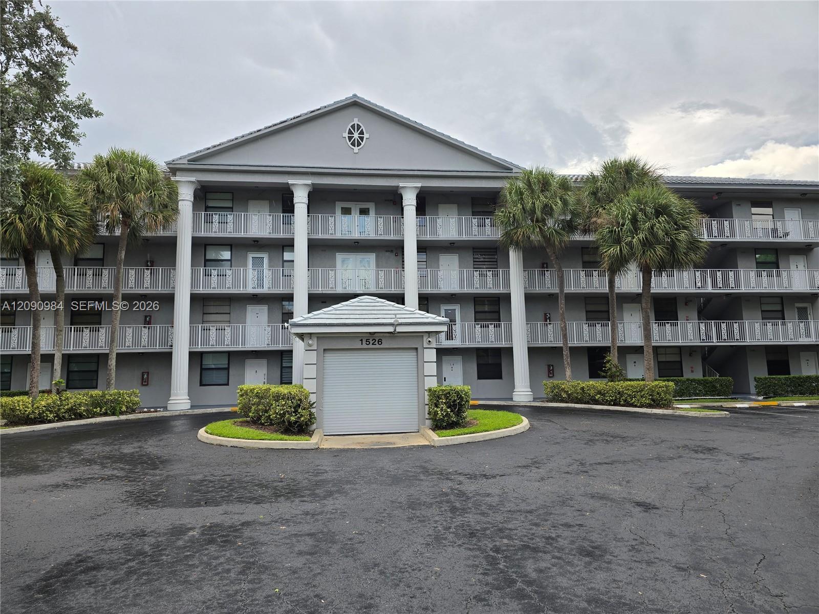 1526 Whitehall Dr # 304, Davie FL 33324 photo 2