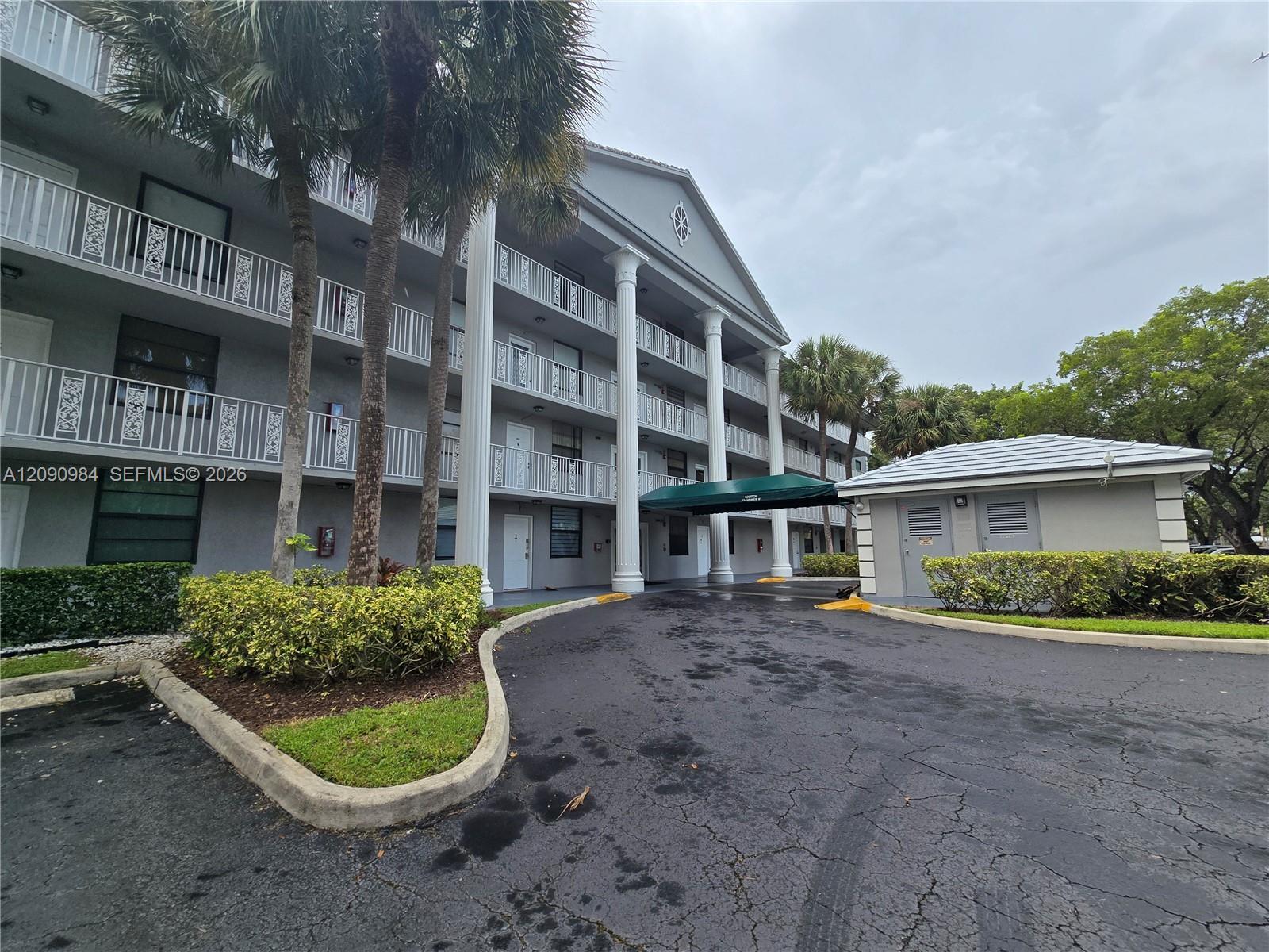1526 Whitehall Dr # 304, Davie FL 33324 photo 3