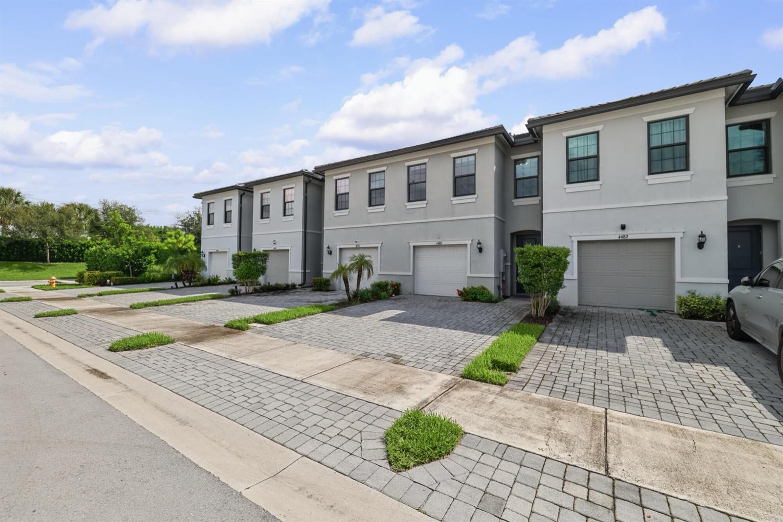 4488 Appleton Circle E, Oakland Park FL 33309 photo 2