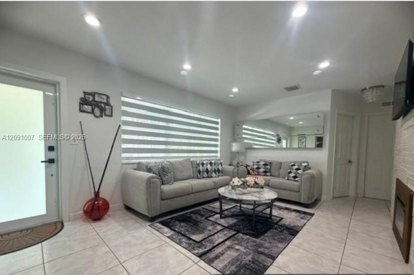 2630 De Soto Dr, Miramar FL 33023 photo 2