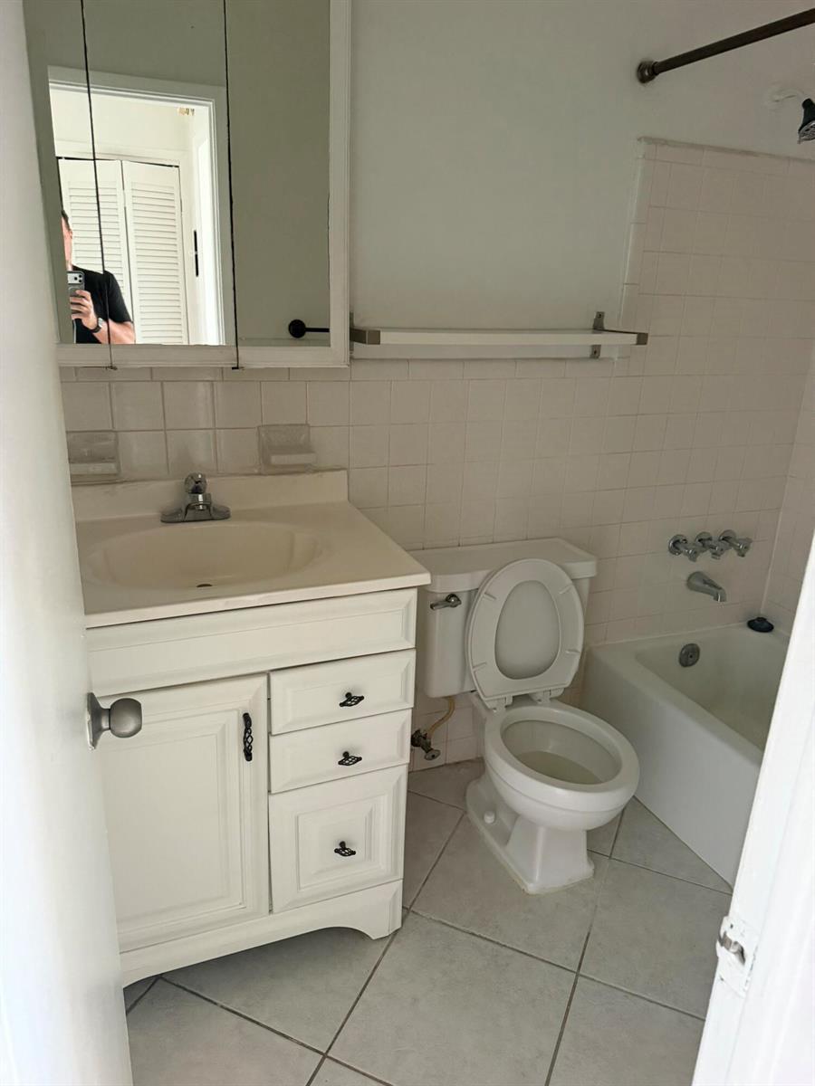 1816 E OAKLAND PARK Boulevard # 74, Oakland Park FL 33306 photo 2