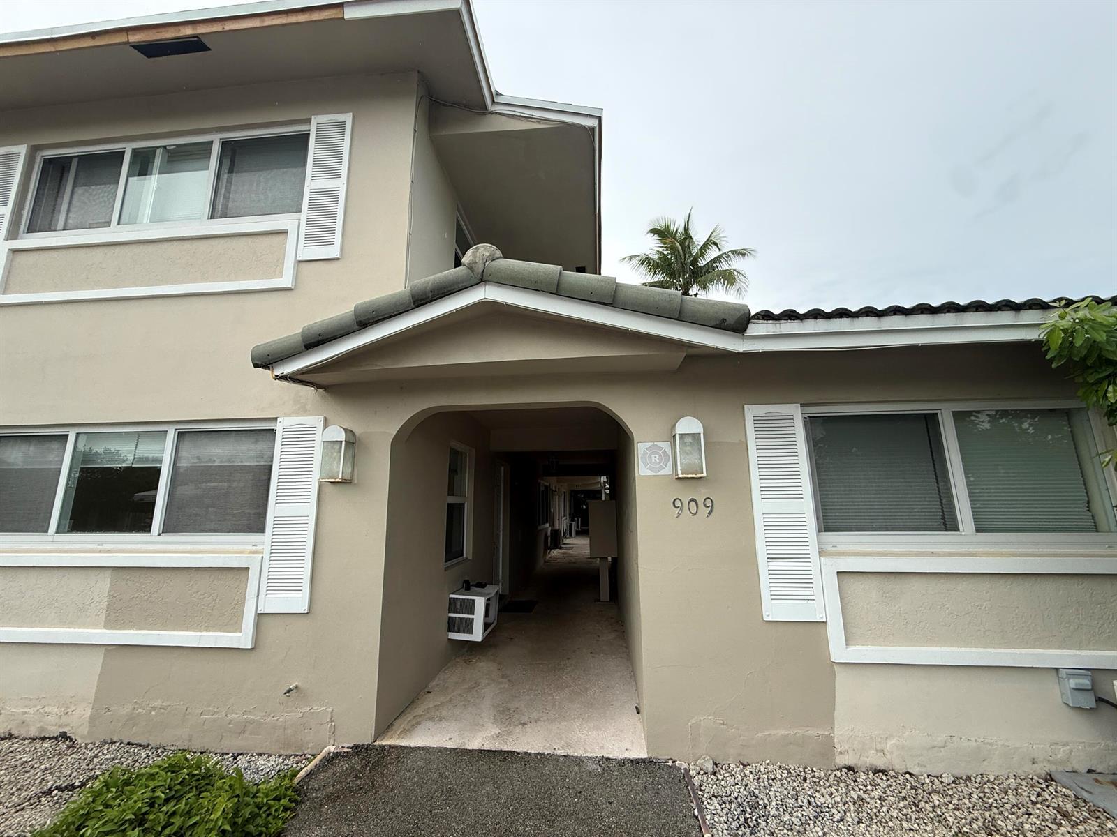 909 SE 14th Court # 2, Fort Lauderdale FL 33316