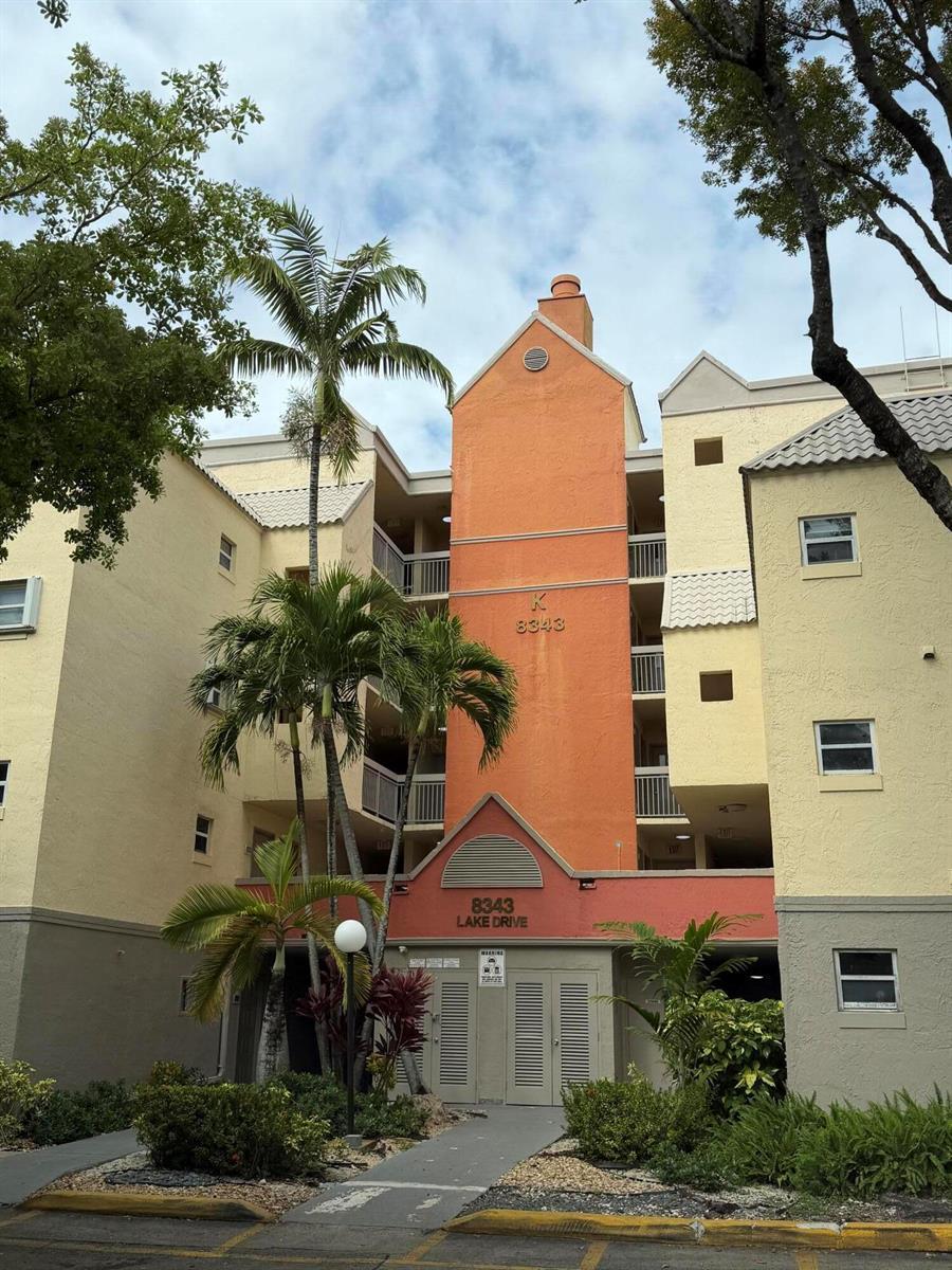 8343 LAKE Drive # 207, Doral FL 33166 photo 2