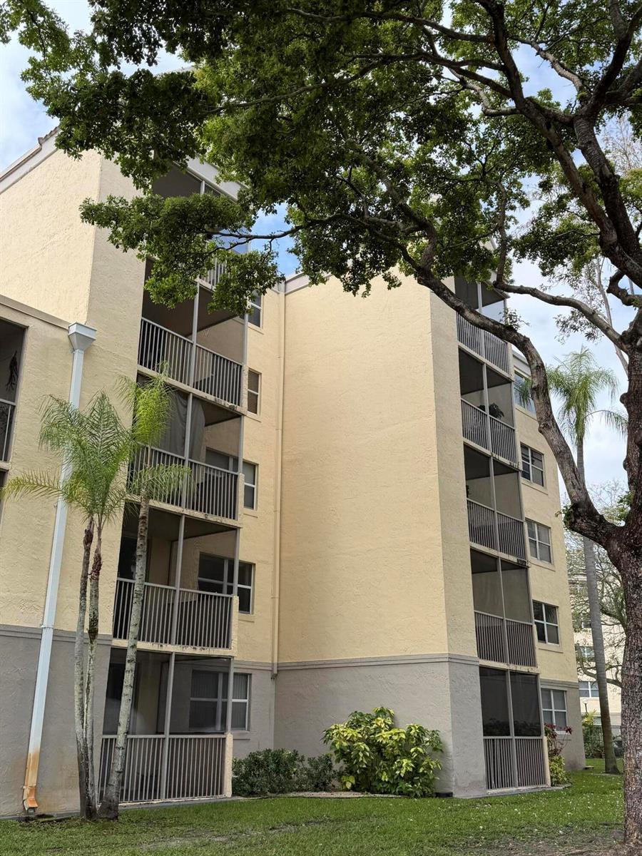 8343 LAKE Drive # 207, Doral FL 33166 photo 3