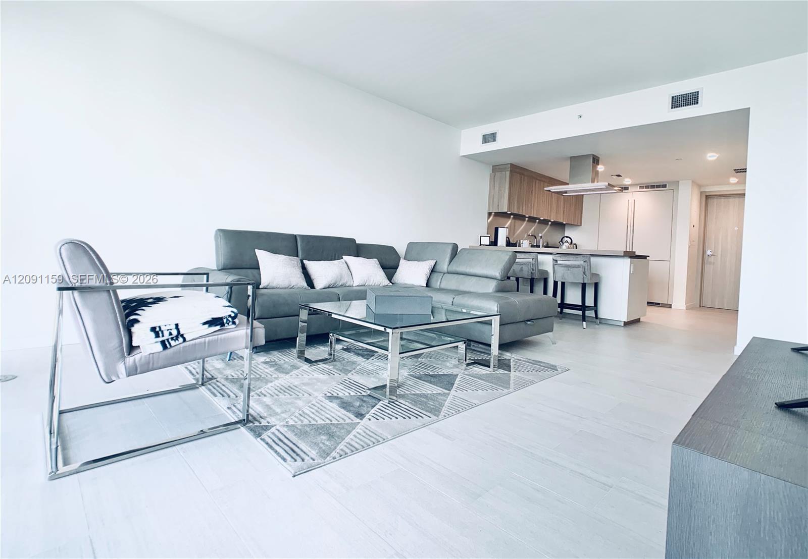 1000 Brickell Plz # 4504, Miami FL 33131 photo 2