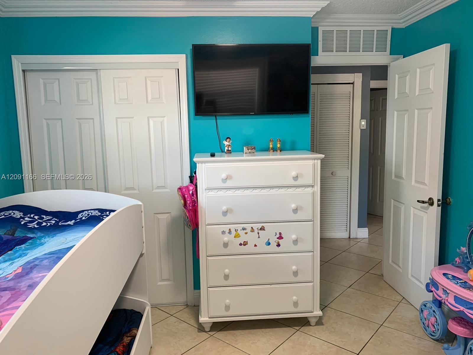 6940 W 25th Ln, Hialeah FL 33016 photo 5