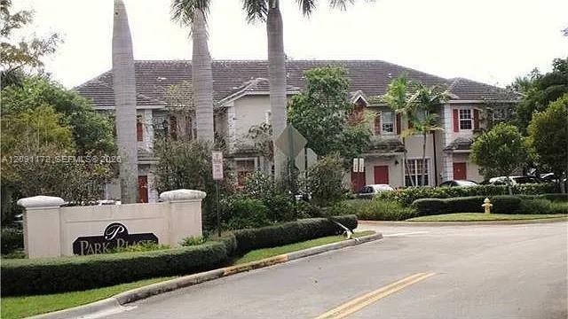 739 NW 42nd Ave, Plantation FL 33317 photo 4