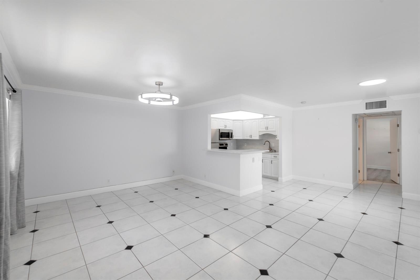 190 Saxony D Circle, Delray Beach FL 33446 photo 3