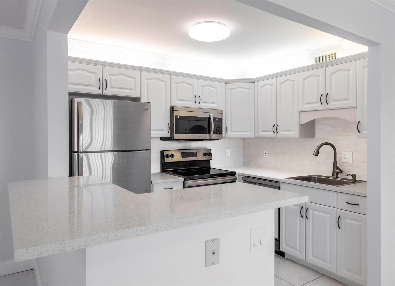 190 Saxony D Circle, Delray Beach FL 33446 photo 5