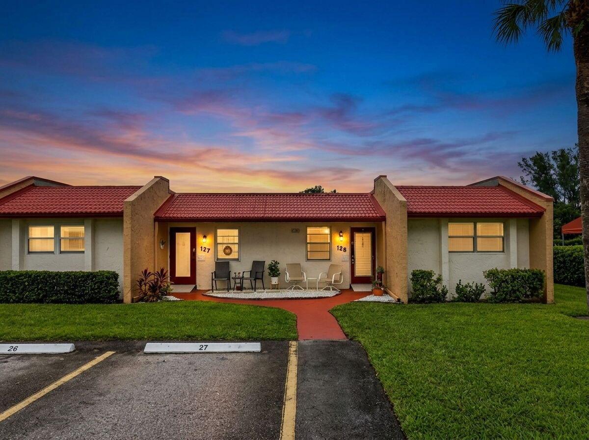 125 LAKE ANNE Drive # 125, West Palm Beach FL 33411