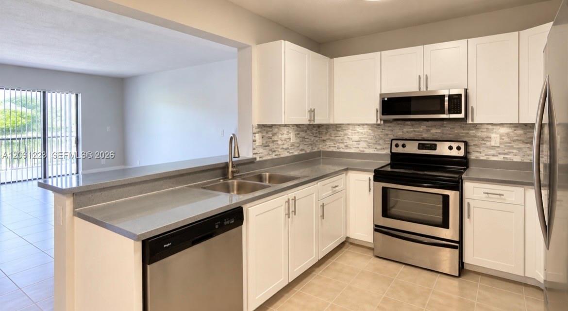 450 W Palm Circle # 202, Pembroke Pines FL 33025 photo 5