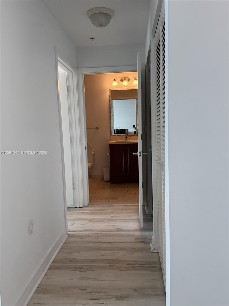 79 SW 12th St # 3005, Miami FL 33130 photo 4