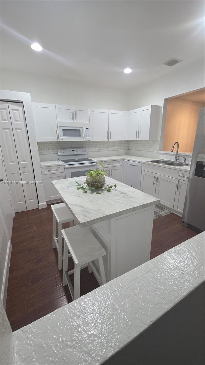 8972 NW 54th St, Sunrise FL 33351 photo 2