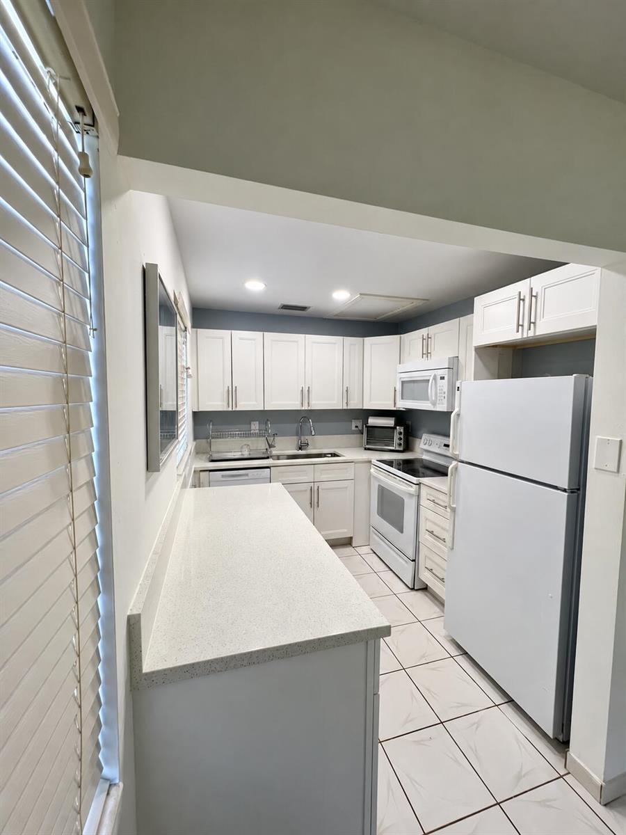 164 Mansfield D, Boca Raton FL 33434 photo 2