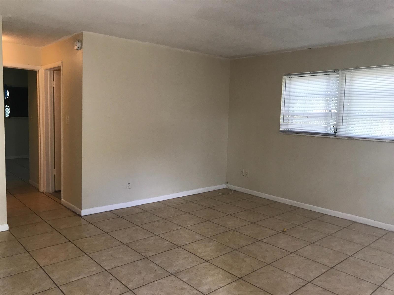 827 NW 10TH Terrace, Fort Lauderdale FL 33311 photo 2