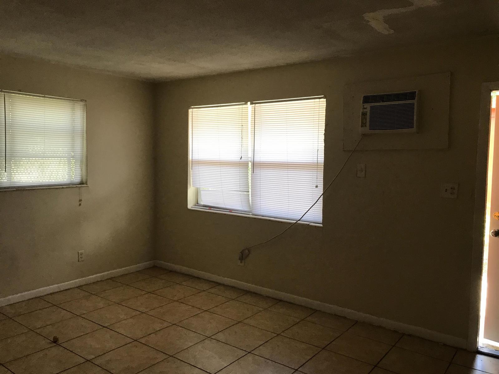 827 NW 10TH Terrace, Fort Lauderdale FL 33311 photo 4
