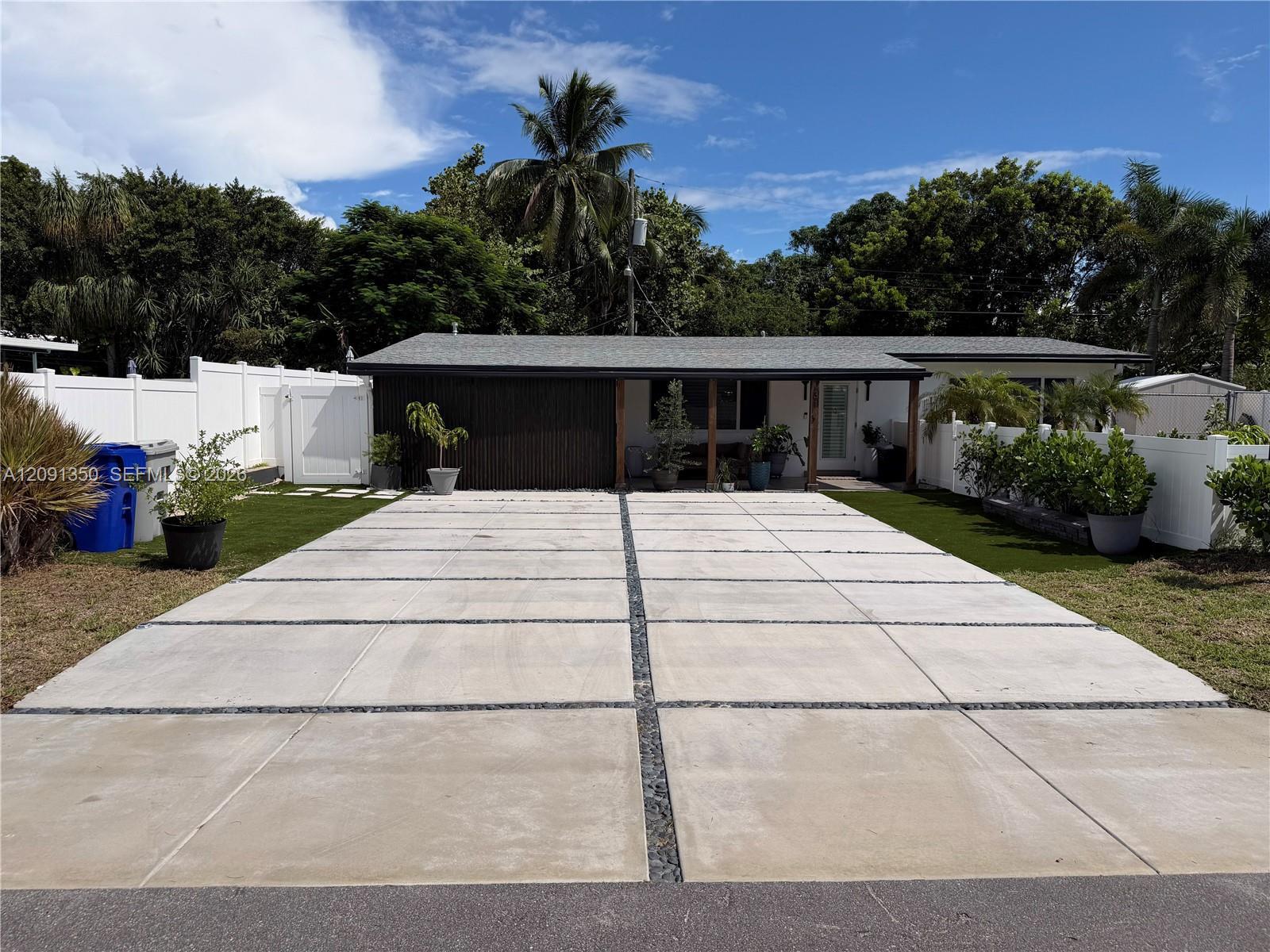 310 NE 12th Ave, Pompano Beach FL 33060 photo 2