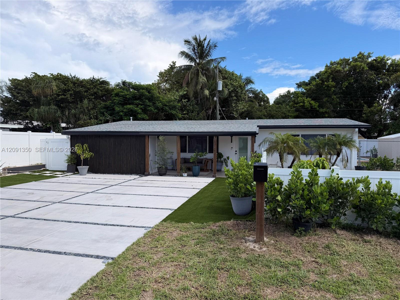 310 NE 12th Ave, Pompano Beach FL 33060