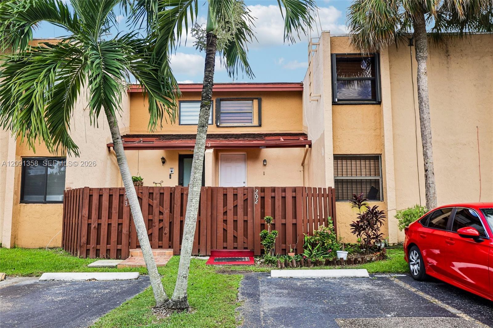 241 W Park Dr # 202, Miami FL 33172
