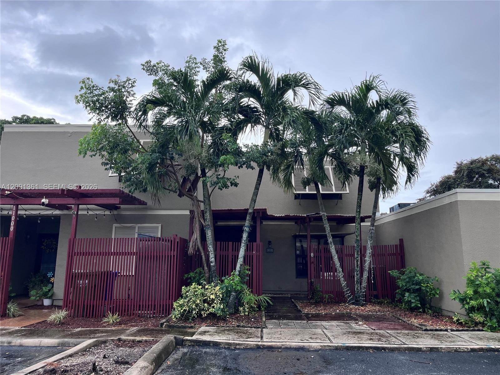 11010 Clubhouse Rd, Pembroke Pines FL 33026 photo 2